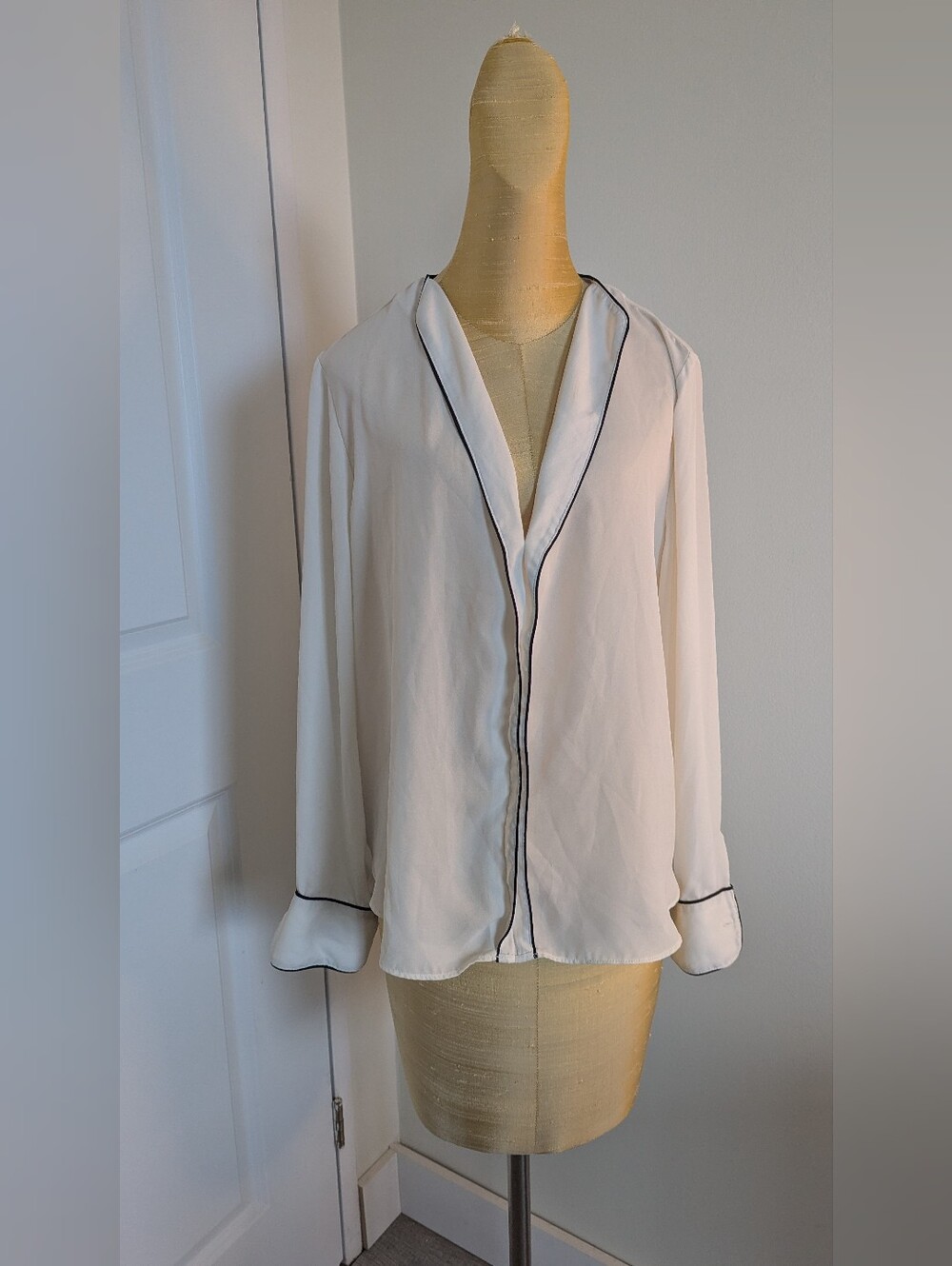 Zara Basic Off-White / Ivory V-Neck Blouse with Black Piping - Size Large
